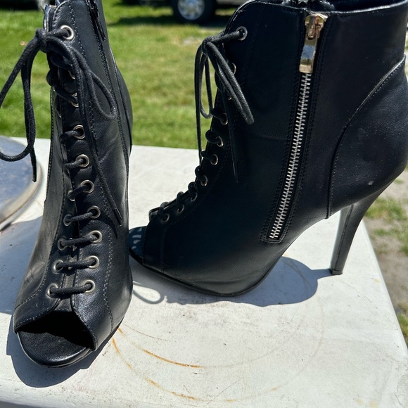 Black leather peep toe, heel booties size 9 - Picture 2 of 4